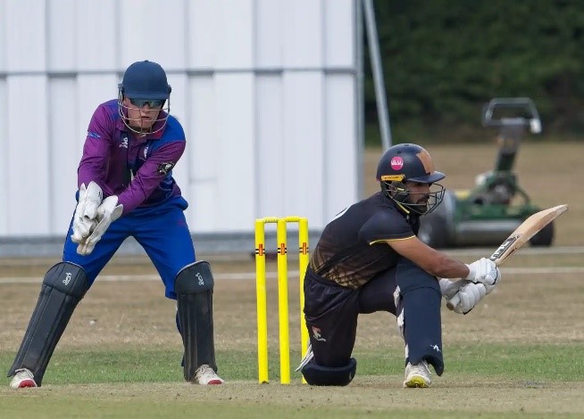 Hami Qadri hits out in his innings of 38